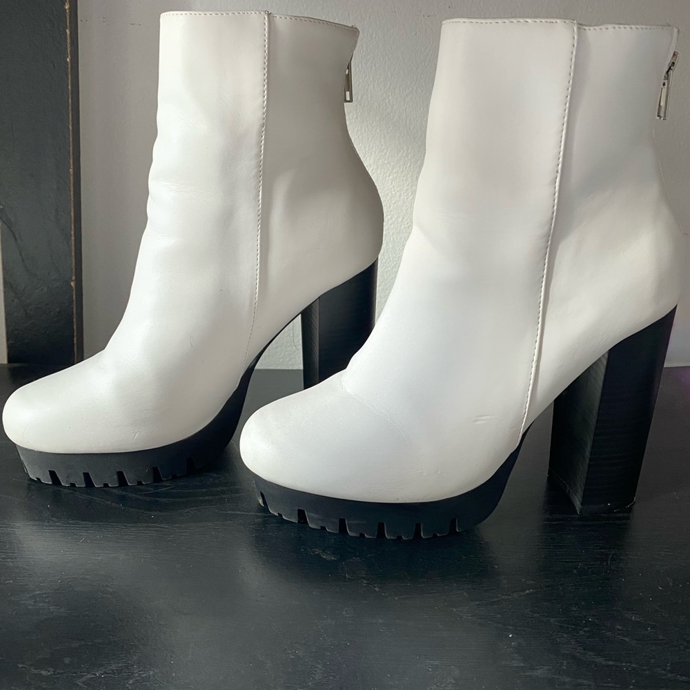 White Ankle Boots with Chunky Heel